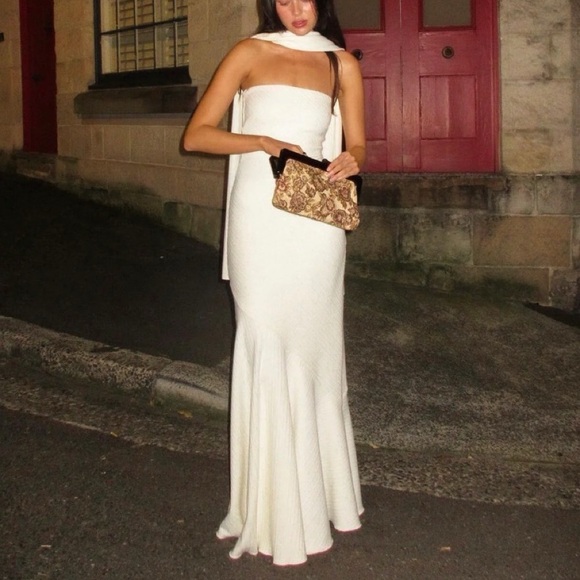 Arcina Ori Elegant Cream Strapless Evening Gown - Picture 4 of 6